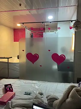 Snapshot of MoniUribe chatting on 11-05-25, 11:10 MoniUribe online show from 11-05-25, 11:10