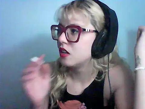 Snapshot of BlondieTami chatting on 10-23-25, 11:31 BlondieTami online show from 10-23-25, 11:31