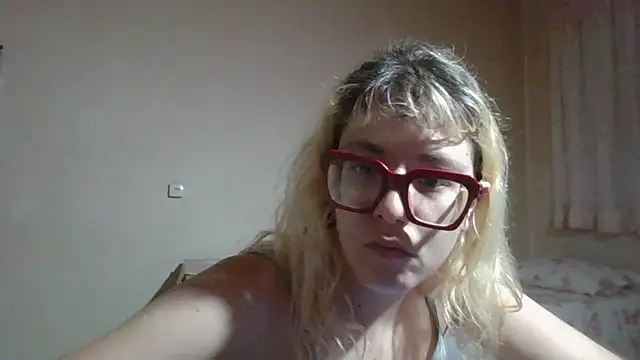 Snapshot of BlondieTami chatting on 01-07-26, 02:36 BlondieTami online show from 01-07-26, 02:36