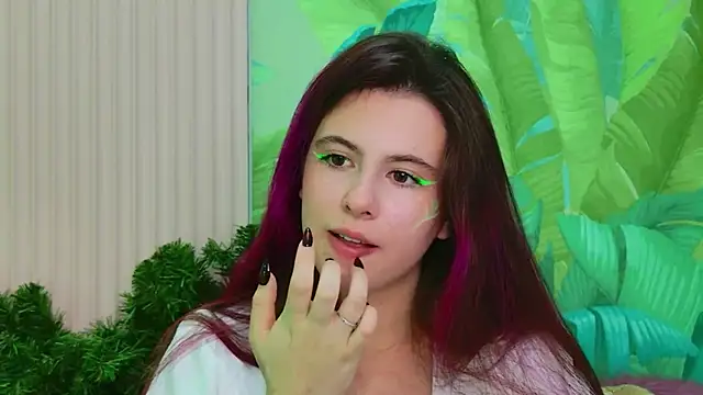 Snapshot of Akira_Halls chatting on 12-21-25, 08:38 Akira Halls online show from 12-21-25, 08:38