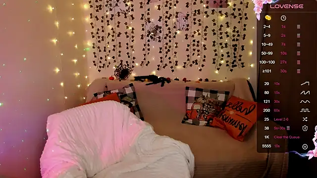 LinaBlossom  online show from 10-29-25, 09:33