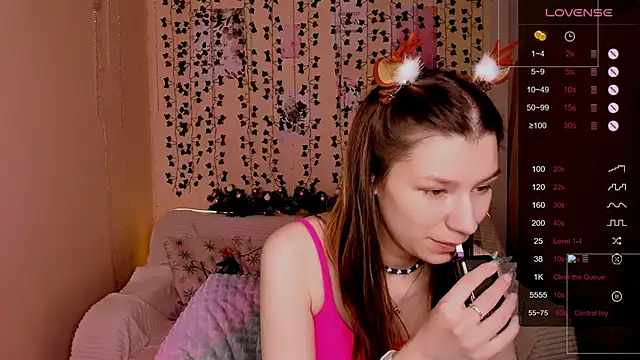 Snapshot of LinaBlossom_ chatting on 12-21-25, 06:09 LinaBlossom online show from 12-21-25, 06:09