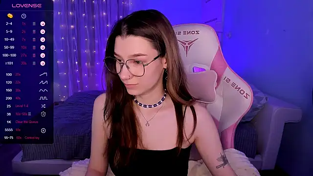 Snapshot of LinaBlossom_ chatting on 02-17-26, 08:11 LinaBlossom online show from 02-17-26, 08:11