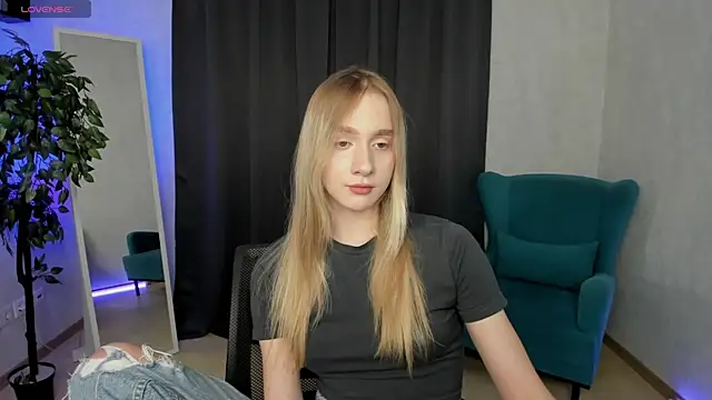 Snapshot of mellisadream chatting on 10-14-25, 05:30 mellisadream online show from 10-14-25, 05:30