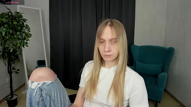 Snapshot of mellisadream chatting on 10-17-25, 05:32 mellisadream online show from 10-17-25, 05:32