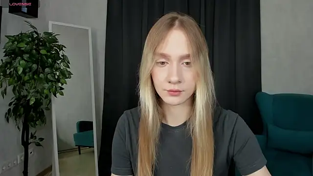 Snapshot of mellisadream chatting on 10-18-25, 02:03 mellisadream online show from 10-18-25, 02:03