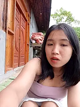 Snapshot of Suzuki_see chatting on 10-15-25, 11:27 Suzuki see online show from 10-15-25, 11:27