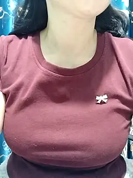 Snapshot of Mc_chinese chatting on 12-15-25, 07:23 Mc chinese online show from 12-15-25, 07:23