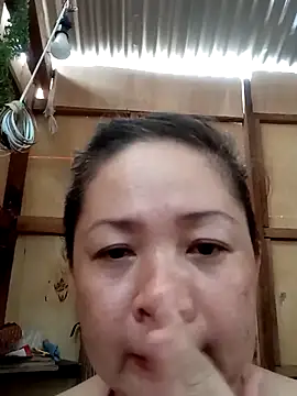 Snapshot of hornymom_01 chatting on 09-29-25, 05:34 hornymom 01 online show from 09-29-25, 05:34