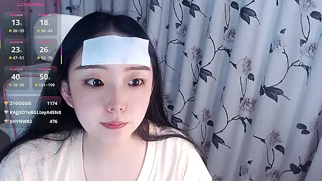 Snapshot of Niannian- chatting on 10-12-25, 05:56 Niannian- online show from 10-12-25, 05:56