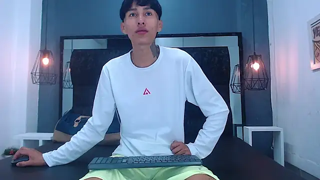 Snapshot of Daniel_delux_ chatting on 09-24-25, 11:24 Daniel delux online show from 09-24-25, 11:24