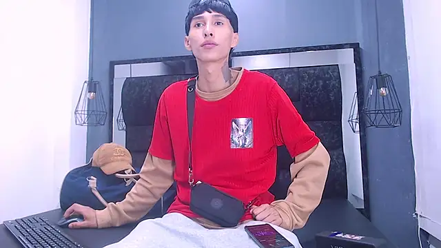 Snapshot of Daniel_delux_ chatting on 10-20-25, 03:29 Daniel delux online show from 10-20-25, 03:29