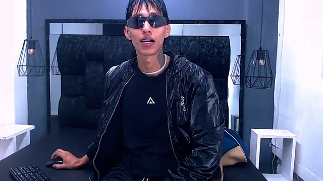 Snapshot of Daniel_delux_ chatting on 10-28-25, 12:19 Daniel delux online show from 10-28-25, 12:19