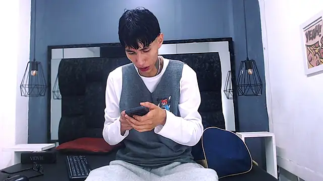 Snapshot of Daniel_delux_ chatting on 10-29-25, 11:01 Daniel delux online show from 10-29-25, 11:01