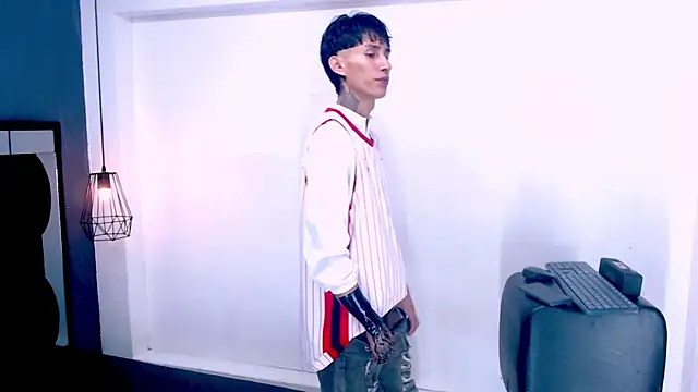 Snapshot of Daniel_delux_ chatting on 11-14-25, 01:10 Daniel delux online show from 11-14-25, 01:10