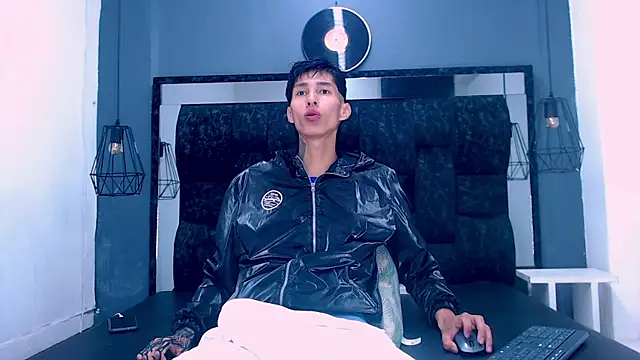 Snapshot of Daniel_delux_ chatting on 11-16-25, 12:33 Daniel delux online show from 11-16-25, 12:33