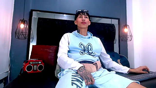 Snapshot of Daniel_delux_ chatting on 11-28-25, 11:13 Daniel delux online show from 11-28-25, 11:13