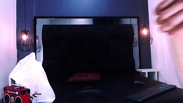 Snapshot of Daniel_delux_ chatting on 11-30-25, 11:47 Daniel delux online show from 11-30-25, 11:47