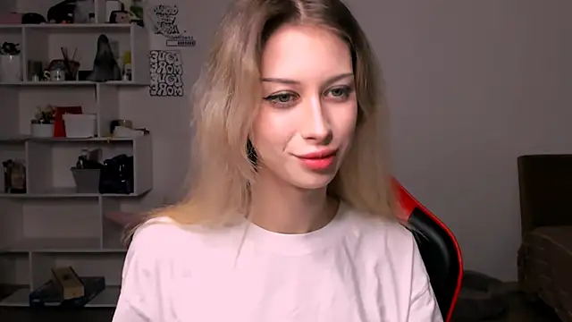 Lori lolii online show from 11-16-25, 02:22