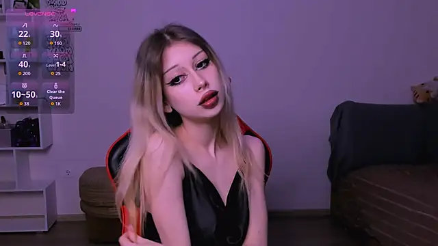 Lori lolii online show from 12-14-25, 05:40