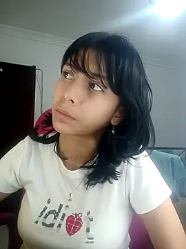 Snapshot of xoxo_milk chatting on 12-20-25, 11:12 xoxo milk online show from 12-20-25, 11:12