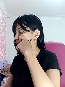 Snapshot of xoxo_milk chatting on 02-19-26, 07:43 xoxo milk online show from 02-19-26, 07:43