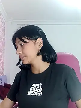 Snapshot of xoxo_milk chatting on 02-20-26, 06:30 xoxo milk online show from 02-20-26, 06:30