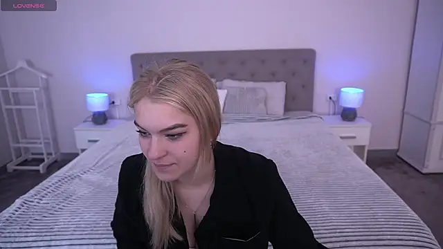 AlinaLiii online show from 06-01-26, 05:31
