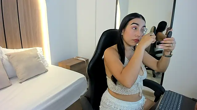 olivia willoow online show from 12-04-25, 02:32