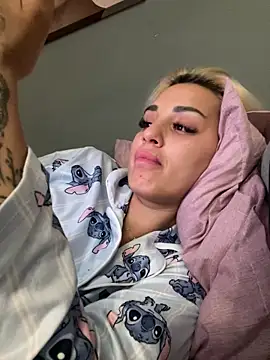 Snapshot of Giullyaxx chatting on 09-30-25, 08:47 Giullyaxx online show from 09-30-25, 08:47