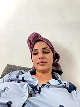 Snapshot of Giullyaxx chatting on 10-16-25, 10:38 Giullyaxx online show from 10-16-25, 10:38