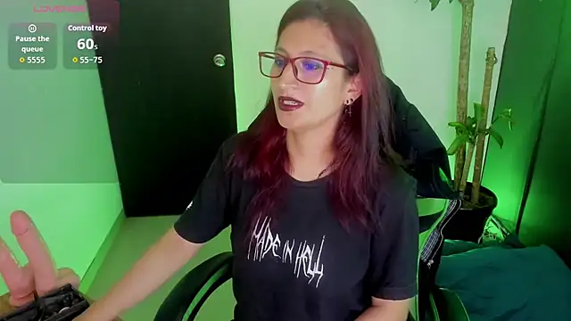 VictoriaSpenser online show from 11-20-25, 01:11