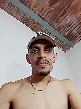 Snapshot of LATINO27CM chatting on 10-07-25, 08:06 LATINO27CM online show from 10-07-25, 08:06
