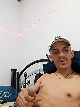 Snapshot of LATINO27CM chatting on 10-17-25, 06:21 LATINO27CM online show from 10-17-25, 06:21