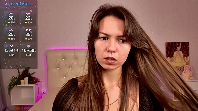 Snapshot of EllaCanny chatting on 11-07-25, 05:18 EllaCanny online show from 11-07-25, 05:18