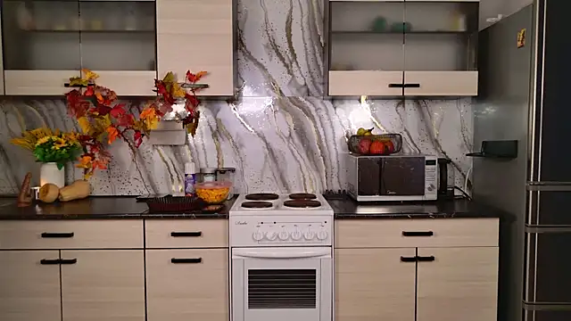 Snapshot of EllaCanny chatting on 11-27-25, 06:15 EllaCanny online show from 11-27-25, 06:15