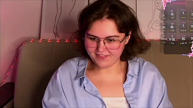 Snapshot of chatting on 09-24-25, 09:01 online show from 09-24-25, 09:01