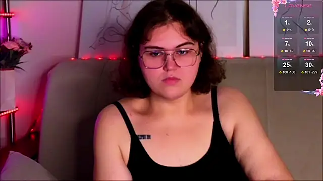 Snapshot of chatting on 10-14-25, 08:59 online show from 10-14-25, 08:59