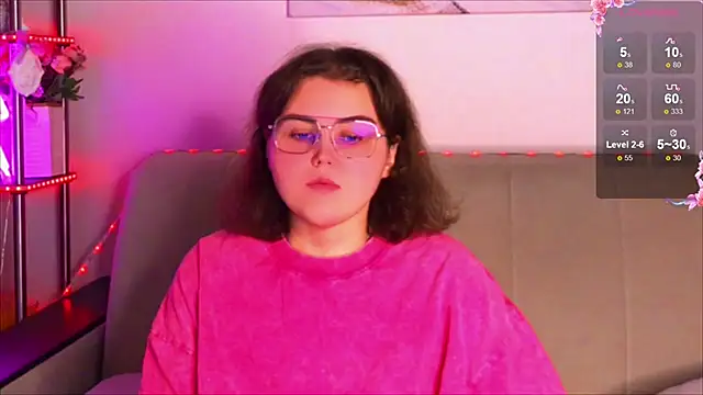 Snapshot of chatting on 10-23-25, 02:11 online show from 10-23-25, 02:11