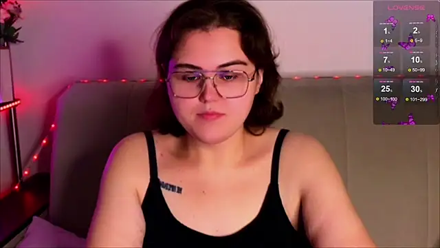 Snapshot of chatting on 11-11-25, 03:06 online show from 11-11-25, 03:06