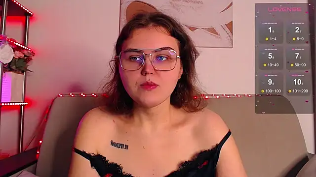 Snapshot of chatting on 12-04-25, 02:43 online show from 12-04-25, 02:43