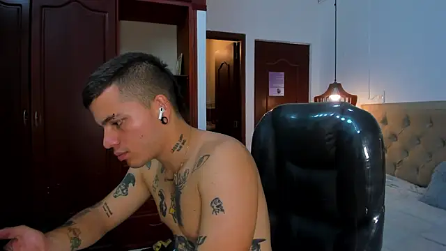 wildthor26 online show from 09-29-25, 04:06