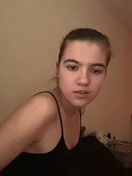 Snapshot of Lucy-XXX- chatting on 10-07-25, 04:37 Lucy-XXX- online show from 10-07-25, 04:37