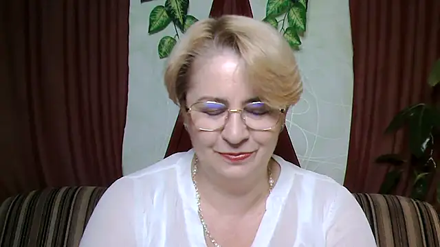 Selena-Velvet online show from 10-18-25, 01:23