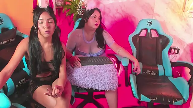 Snapshot of Lauren_smiles chatting on 10-19-25, 05:30 Lauren smiles online show from 10-19-25, 05:30