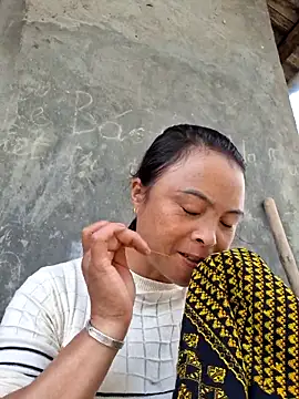 xuxulovezz online show from 10-13-25, 02:55