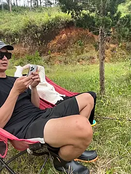 Snapshot of helen-my chatting on 10-26-25, 08:31 helen-my online show from 10-26-25, 08:31