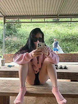 Snapshot of helen-my chatting on 11-29-25, 02:14 helen-my online show from 11-29-25, 02:14