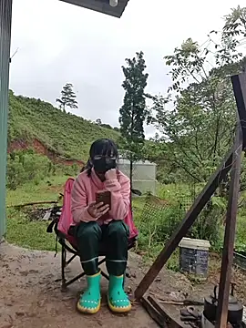 Helen-Tran online show from 10-27-25, 01:42