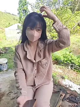 Helen-Tran online show from 11-10-25, 01:37